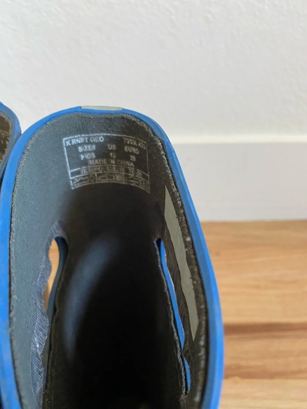 Size 12 kids Bogs waterproof boots